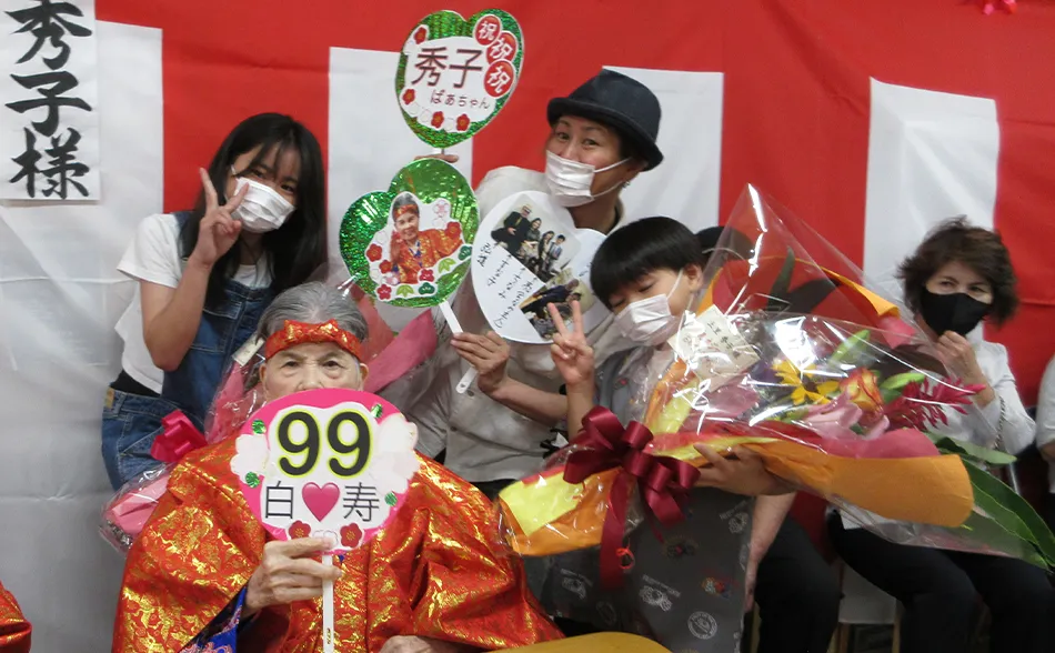 「敬老会」を開催いたしました。<br>ご入居者の皆さまに楽しんでいただけるよう、スタッフ一同で心を込めて準備を行いました。